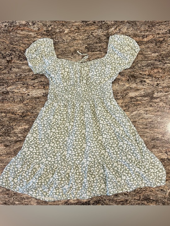 Hollister Dresses & Skirts - Hollister Sage Green Floral Puff-Sleeve Dress